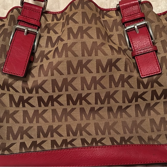 Michael Kors medium size purse - Picture 9 of 10